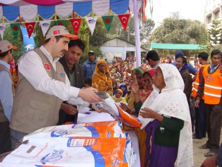 Kimse Yok Mu gönüllüleri Bangladeş’te