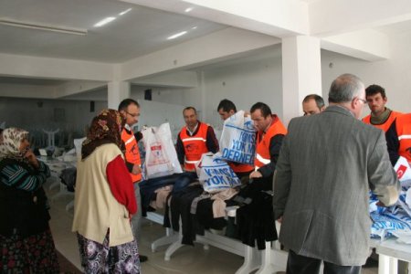 Kimse Yok Mu Havza'da 109 aileye yardım dağıttı