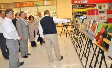 Kimse Yok Mu Somali faaliyetlerini sergiyle anlattı