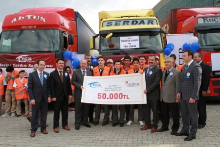 Kimse Yok Mu ve Nilüfer Eğitim Kurumları'ndan Suriyelilere 3 TIR dolusu yardım