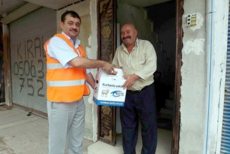 Kimse Yok Mu ve Ufuk Okuma Salonları kurban eti ve erzak dağıttı
