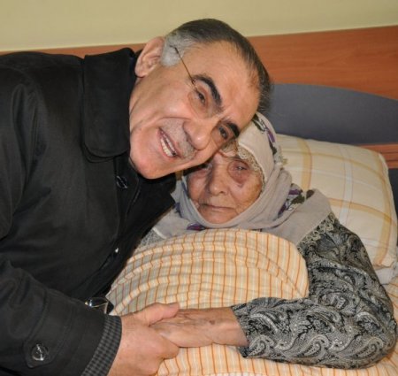 Kimse Yok Mu Zelefşan Teyzeye Tekerlekli Sandalye Sözü Verdi