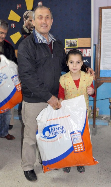 Kimse Yok Mu'nun gönüllü öğretmenleri köy okulunda çocukları sevindirdi