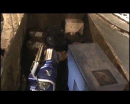 Kimyasal madde yüklü kamyonet, çay kaşığı ile çalınmış