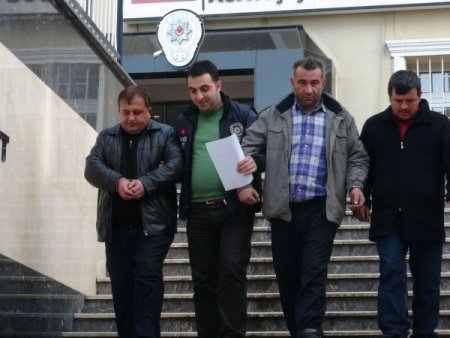 Kimyasal madde yüklü kamyonet, çay kaşığı ile çalınmış