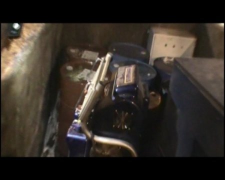 Kimyasal madde yüklü kamyonet, çay kaşığı ile çalınmış