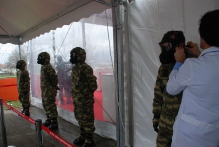 Kimyasal silahlara karşı korumalı elbiselerin ilk partisi teslim edildi