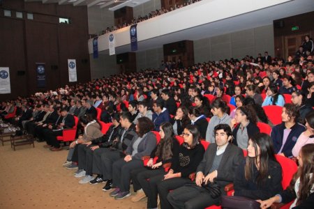Kınalı Kuzular, Uluslararası Antalya Üniversitesi'nde sahnelendi