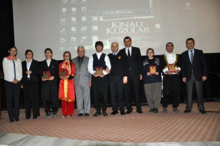 'Kınalı Kuzular' Kozan’da sahnelendi