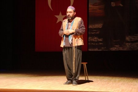 Kınalı Kuzular MAKÜ’de sahnelendi