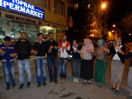 'Kınalı kuzusunu' askere Kürtçe şarkılarla uğurladı