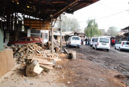 Kira borcu bulunan esnafın dükkanları mühürlendi