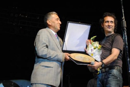 Kıraç, Manavgatlıları Ayşem Şarkısıyla Coşturdu