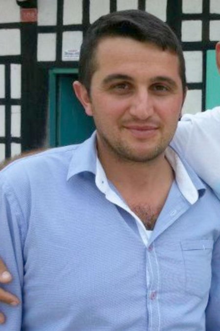 Kiraladığı araç içerisinde sıkışarak öldü