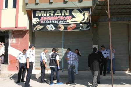 Kiralık araçla kuyumcu soyup kaçtılar