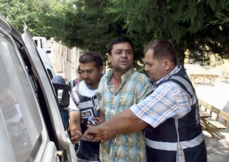 Kiralık Otomobille Batman'dan Antalya'ya Esrar Getiren 2 Kişi Yakalandı