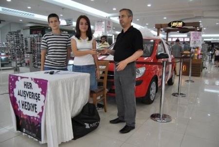 Kırcı Çarşı, Alış-veriş Yapanlara Hediye Dağıttı
