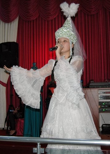 Kırgız öğrenciler Tarsusluların gönüllerini fethetti