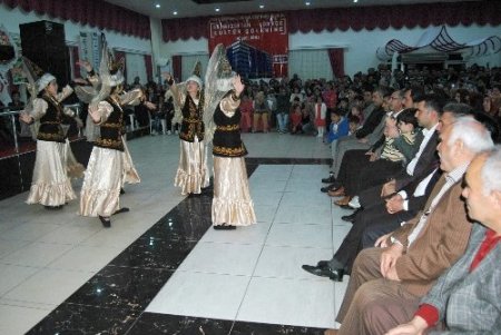 Kırgız öğrenciler Tarsusluların gönüllerini fethetti