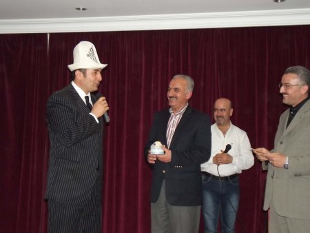 Kırgız öğrencilerden Türkçe şöleni