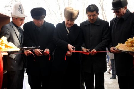 Kırgız-Türk okulları mezunları kız öğrenci yurdu yaptı