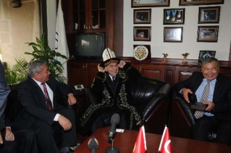 Kırgız Vali: Türkiye'deki Aytmatov Sevgisinden Heyecan Duyduk