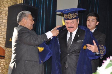 Kırgızistan'da 4 Türk'e fahri profesörlük ve doktora ünvanı verildi