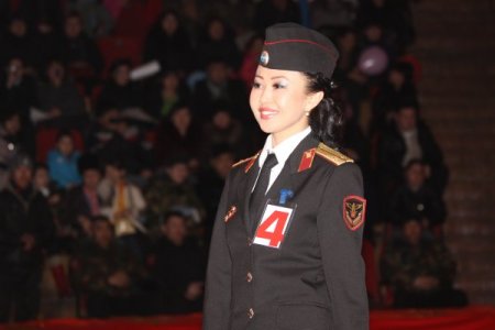 Kırgızistan'da 'Miss Rütbe' Yarışmasında Nefes Kesen Görüntüler