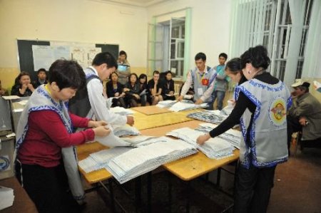 Kırgızistan'daki Seçimlerde Sandıklar Açıldı
