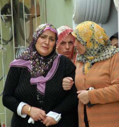 Kırık Kolu İçin Hastaneye Kaldırılan Küçük Yiğit'in Cenazesi Toprağa Verildi