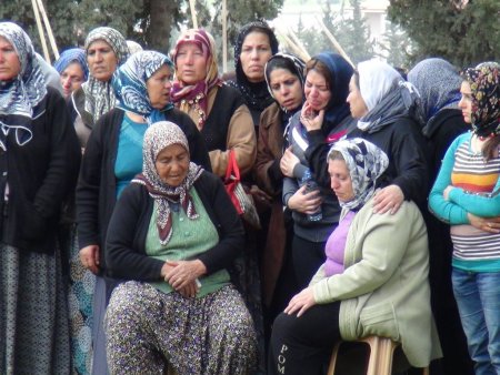 Kırıkhan'da evlerinde ölü bulunan 4 kişi toprağa verildi