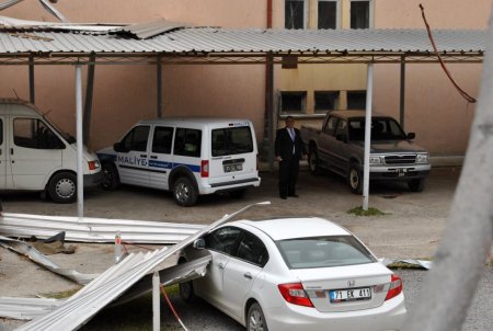 Kırıkkale Adliye Sarayı'nın çatısı 4 yıl içinde ikinci kez uçtu