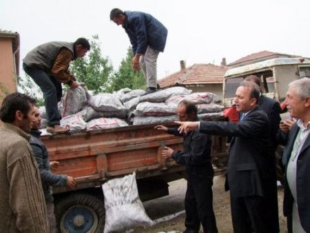 Kırıkkale Valisi Güner, Kömür Dağıttı