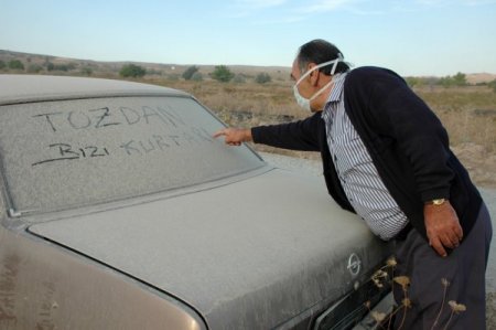 Kırıkkale'de Bu Da Oldu, Mahalleli Tozdan Korunmak İçin Maskeyle Dolaşıyor
