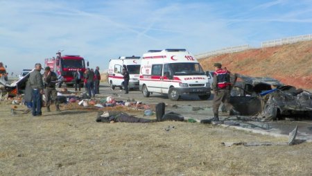 Kırıkkale'de İki Ayrı Kazada: 6 Ölü 7 Yaralı