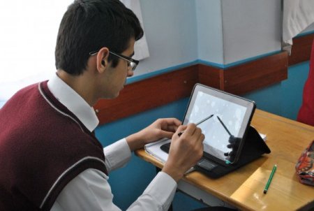 Kırıkkale'de öğrencilere tablet bilgisayar dağıtıldı