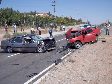 Kırıkkale'de Trafik Kazası: 3 Ölü, 6 Yaralı (2)