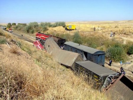 Kırıkkale'de Yük Trenleri Çarpıştı: 5 Yaralı