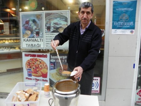 Kırıkkaleli esnaf her gün ücretsiz sıcak çorba dağıtıyor