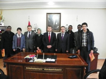 Kırıkkale'nin şampiyon öğrencileri Milli Eğitim Müdürü'nü ziyaret etti