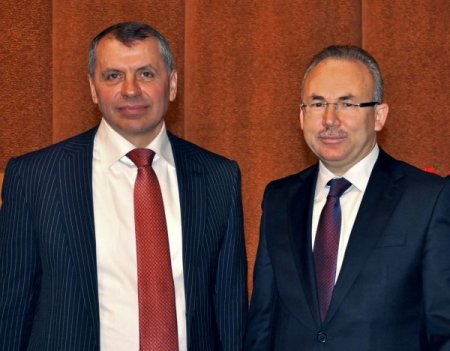 Kırım Parlamentosu Türk eğitimciye 'cumhuriyet nişanı' verdi