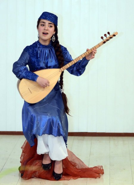 Kırımlı öğrencinin Urfa türküsü Türk misafirleri büyüledi