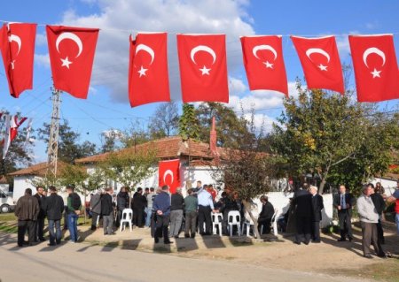 Kırklarelili şehit üsteğmenin köyü Türk bayraklarıyla donatıldı