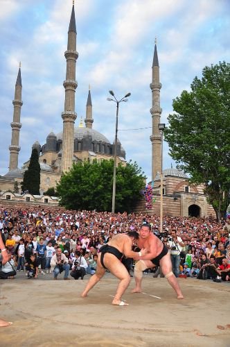 Kırkpınar'da Sumo Güreşçilerinin Gösterisi Büyük İlgi Gördü