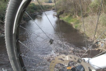 Kirletilen Nilüfer Çayı'nın kurtarılması için pedal çevirdiler