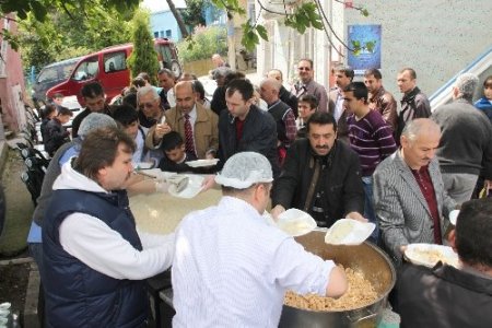 Kirmanlı Mahallesi'nde Kutlu Doğum aşı dağıtıldı