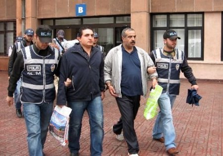 Kırmızı Bültenle Aranan Zehir Taciri Antalya Havalimanı'nda Yakalandı