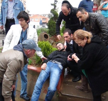 Kırmızı ışık ihlali gençleri hastanelik etti