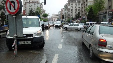 Kırmızı ışık ihlali gençleri hastanelik etti