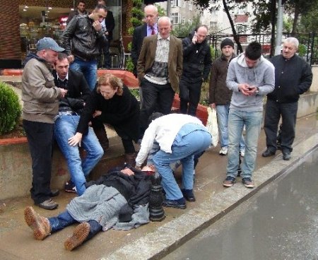 Kırmızı ışık ihlali gençleri hastanelik etti